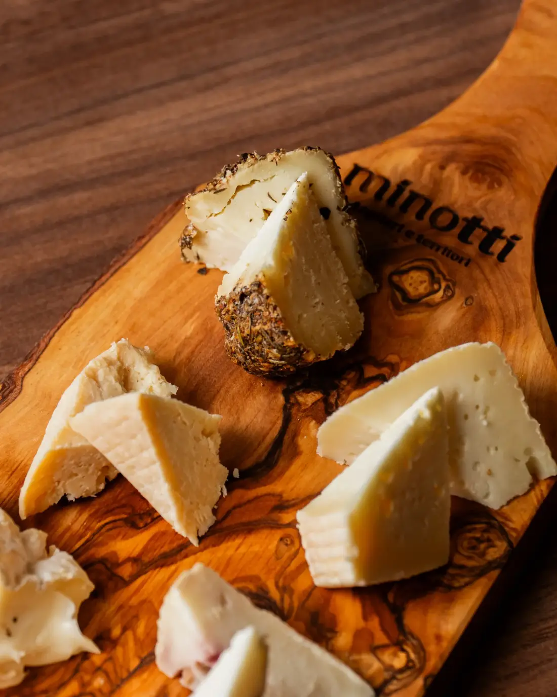 Selezione di formaggi rari del Lazio per un aperitivo gourmet ai Parioli da Bottega Minotti